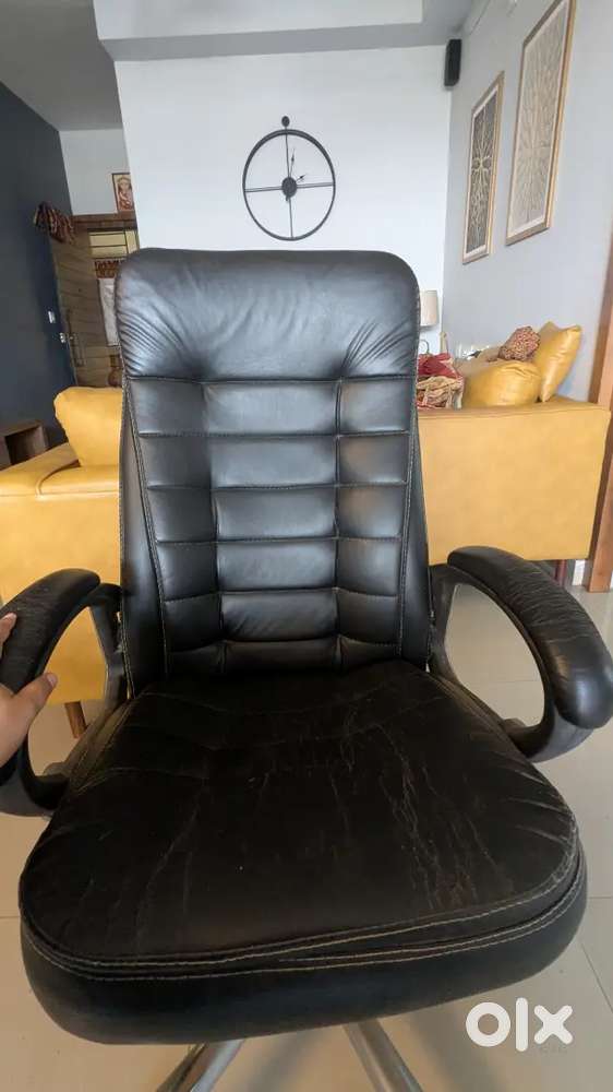 Black Executive Chair by Home Style l Pepperfry