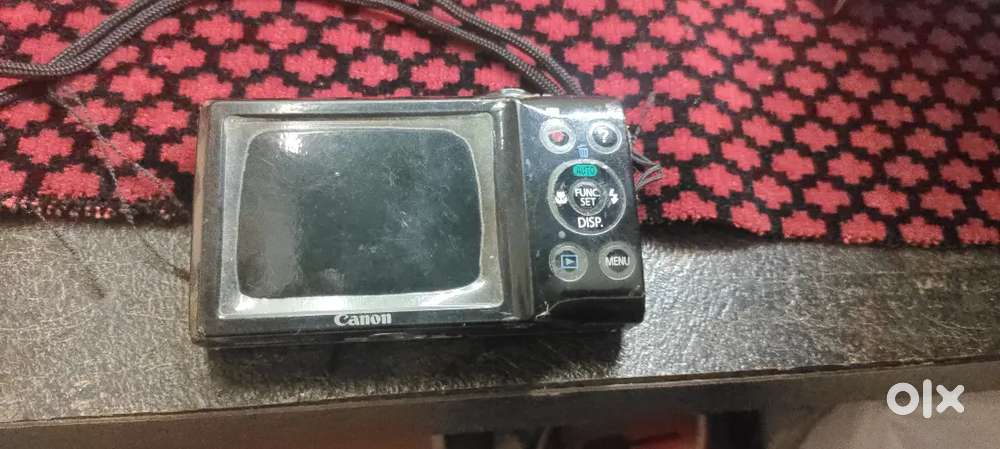 Camra connon with chager and 1gb memory card