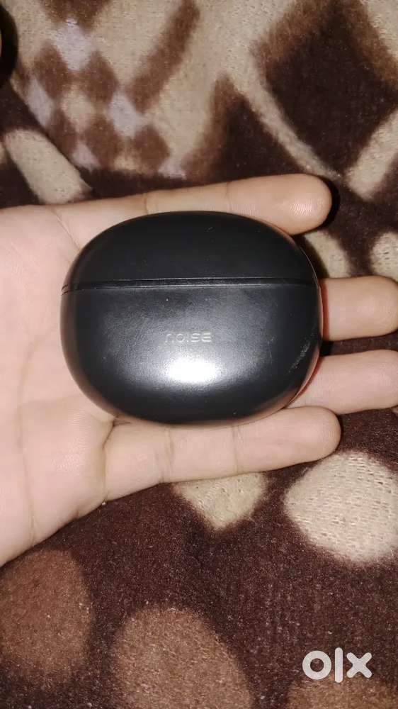 2 mhine purane airbuds hai gaming ke liye ekdm best hai