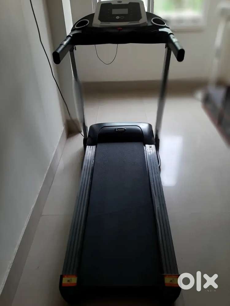 Auto-incline Treadmill