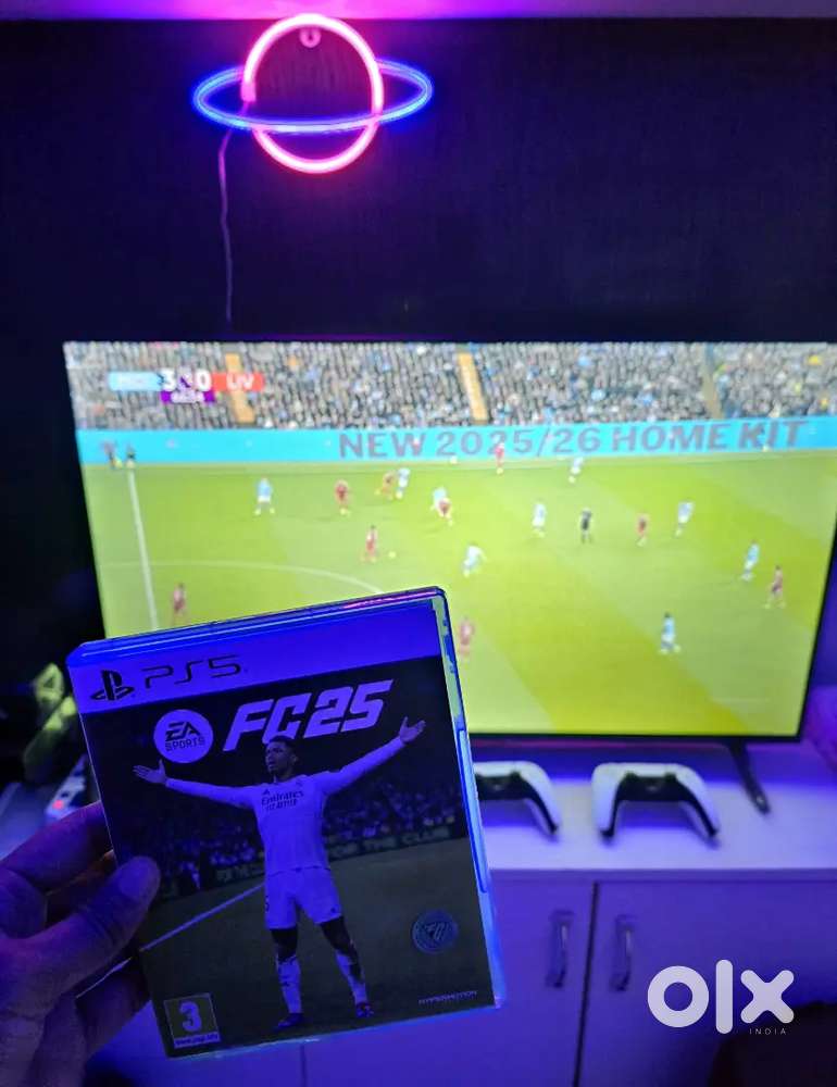 FC 25 game disk for PS5
