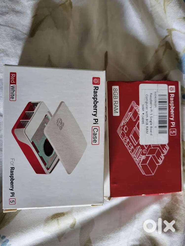 Raspberry Pi 5 Single Board Computer with 8GB RAM,Case for Pi 5 Model