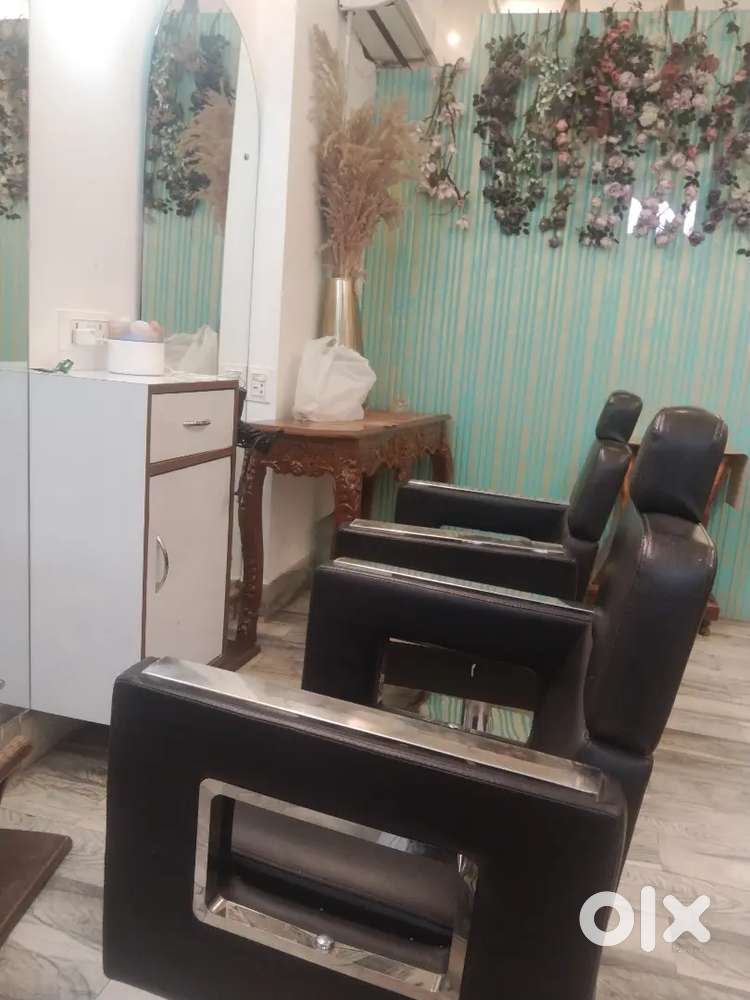Urgent need salon staff