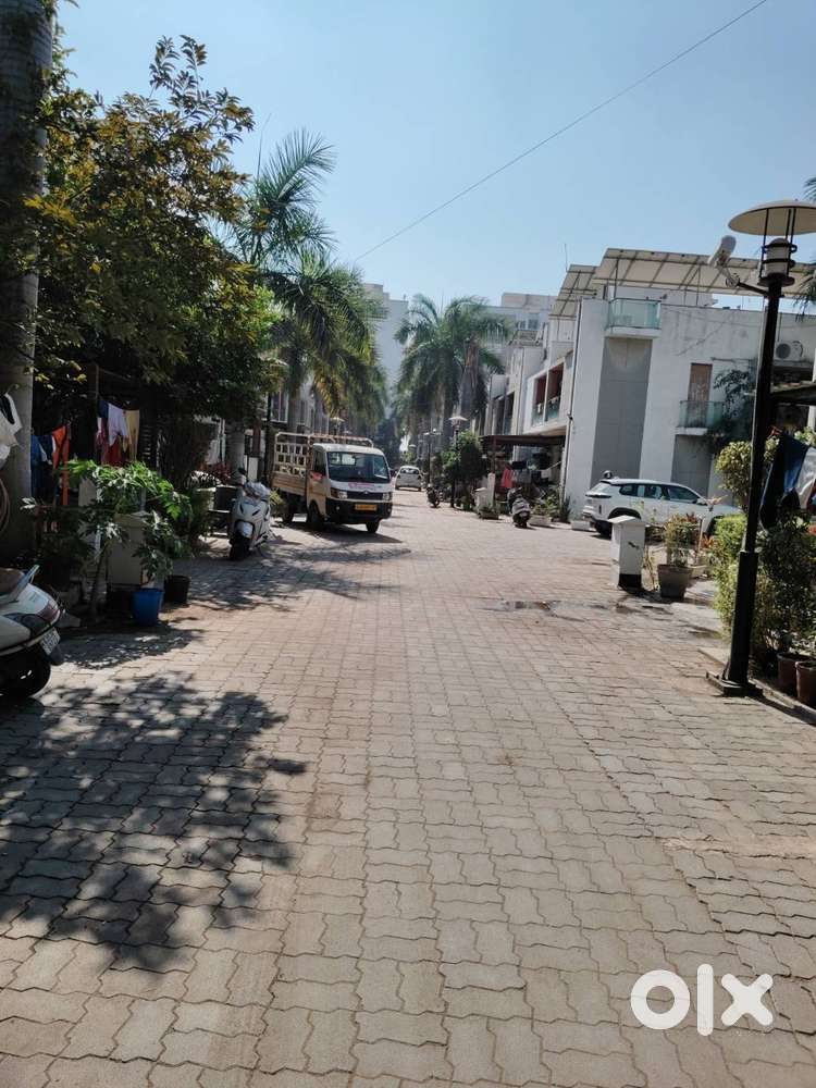 3 BUK TENAMENT WITH CKUB HOUSE AND OTHER AMINITIES