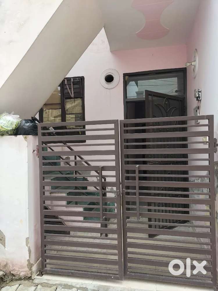 1 BHK flat independent floor good for couple