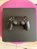 Ps4 with single controller and 3 CDs