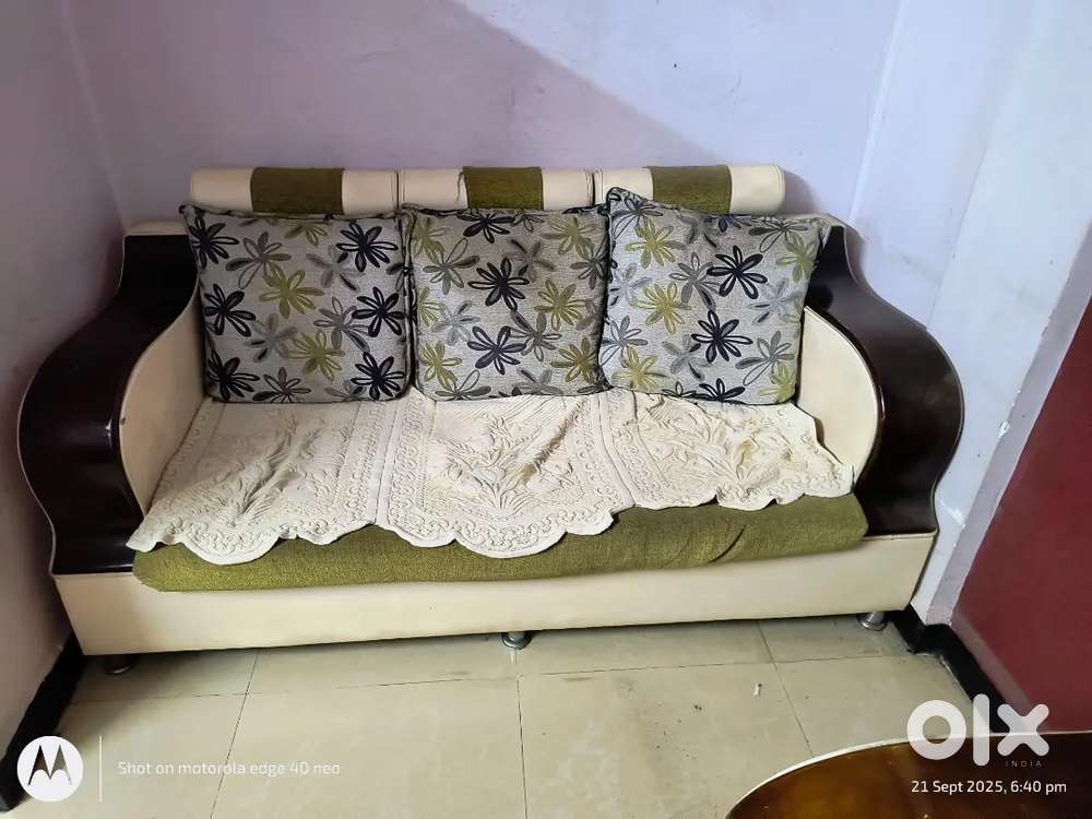 Sofaset with two chairs