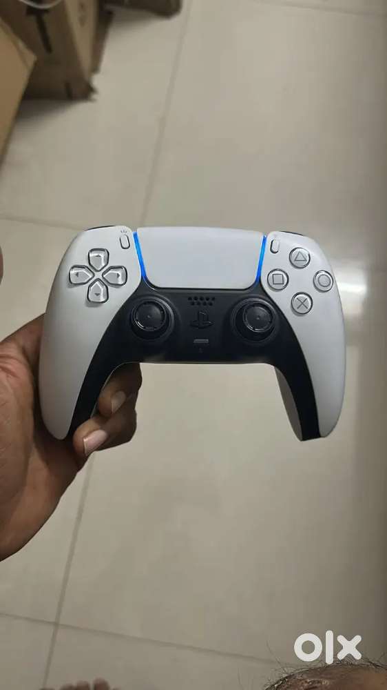Ps5 controller and games available