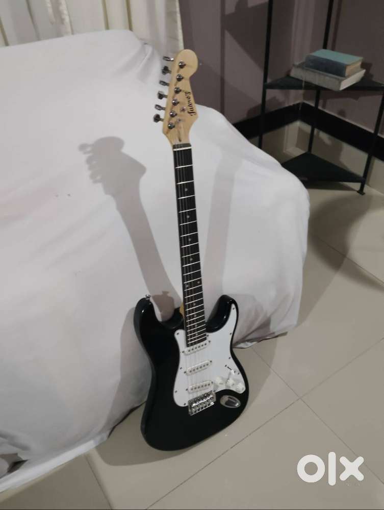 Electric guitar with shinny surface