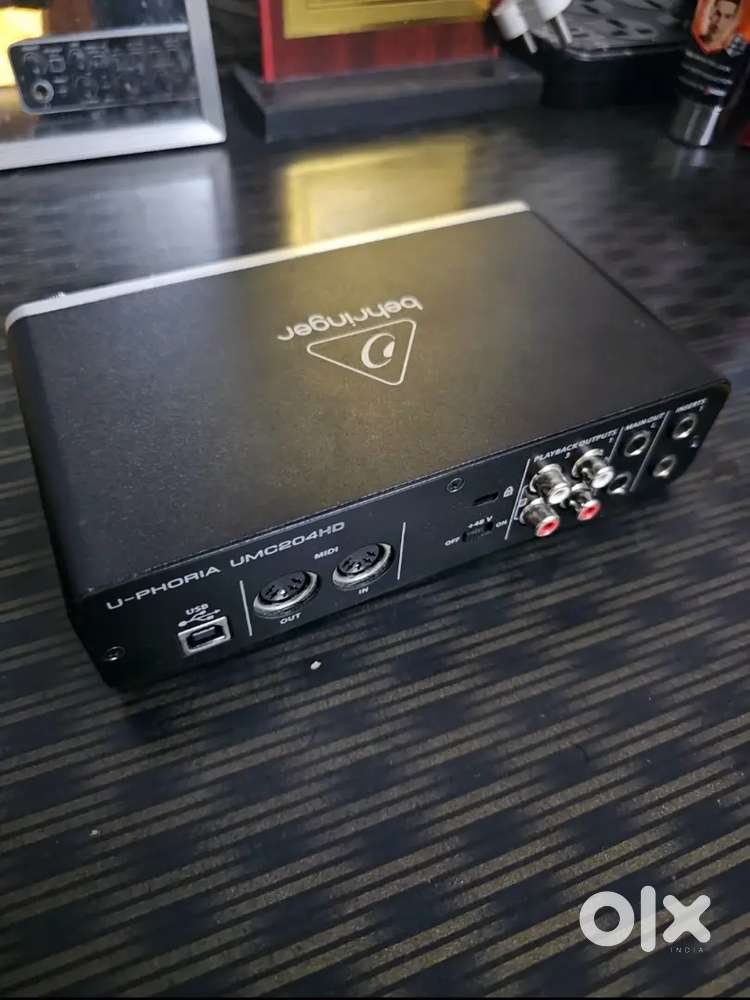 Behringer UMC204HD Audio Interface Like New