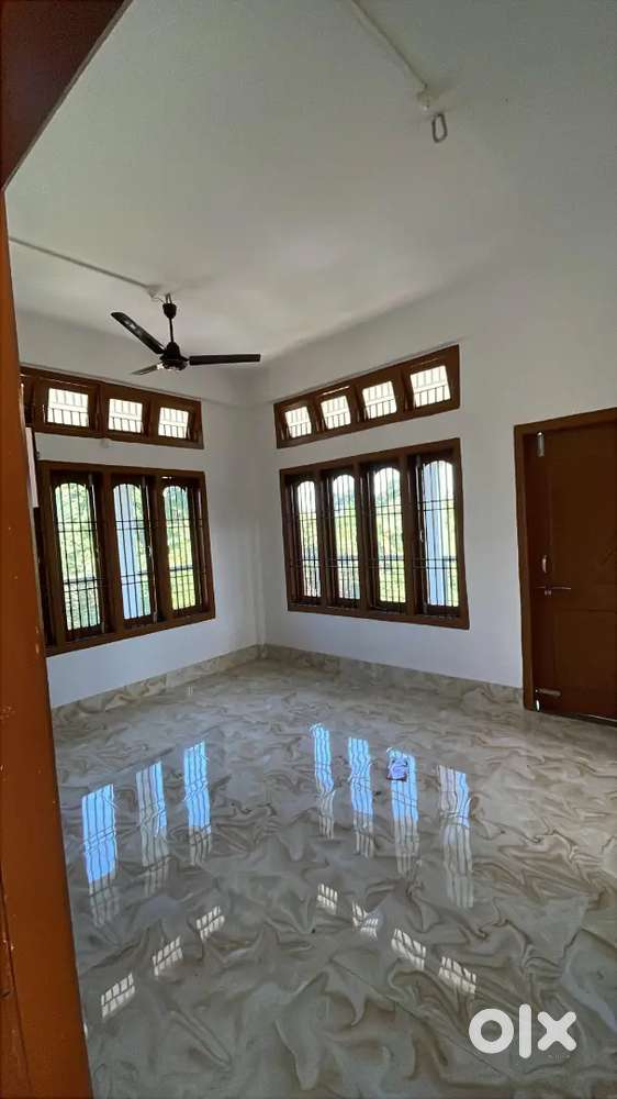 Offering 1 BHK floor for rent semi furnished