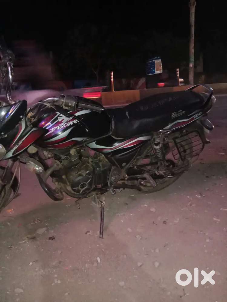Bajaj discover 100 cc gadi badiya condition me he extra me rakhi he