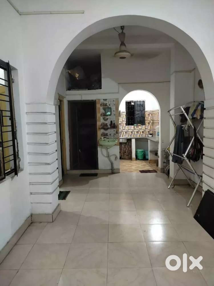 Male PG available near Golfgreen more or Azadgarh