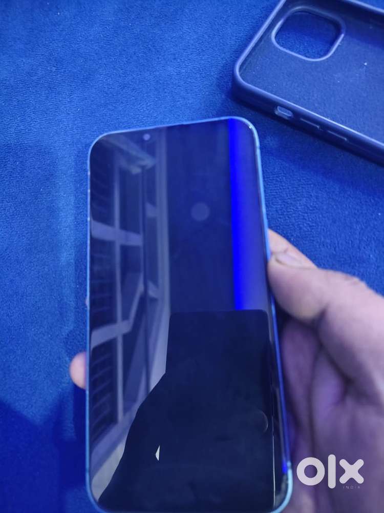 Iphone 13.. back panel broken