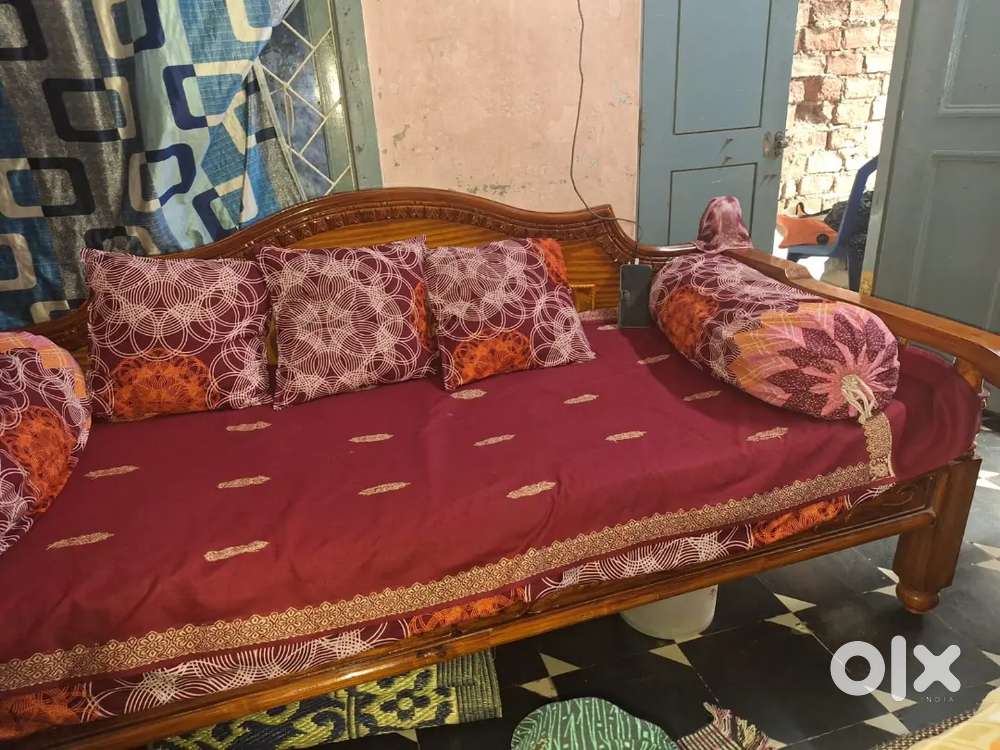 Diwan cott with handles and bed, pillows