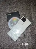 VIVO V30 5G ..8/128 CURVE DISPLAY IN MINT CONDITION