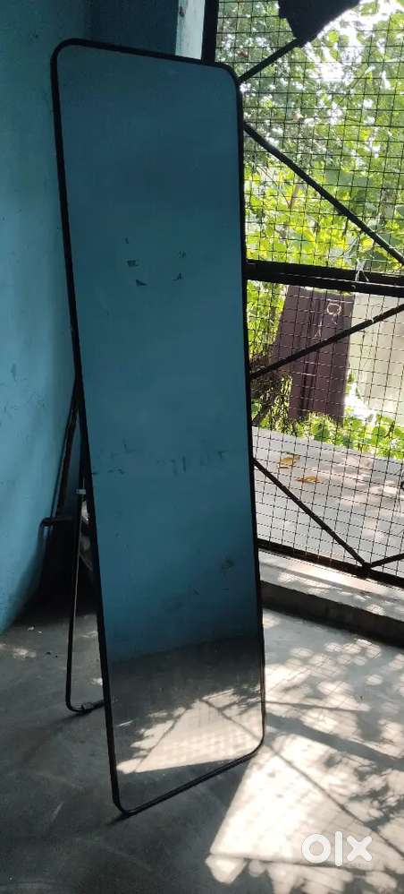 Standing mirror for dressing