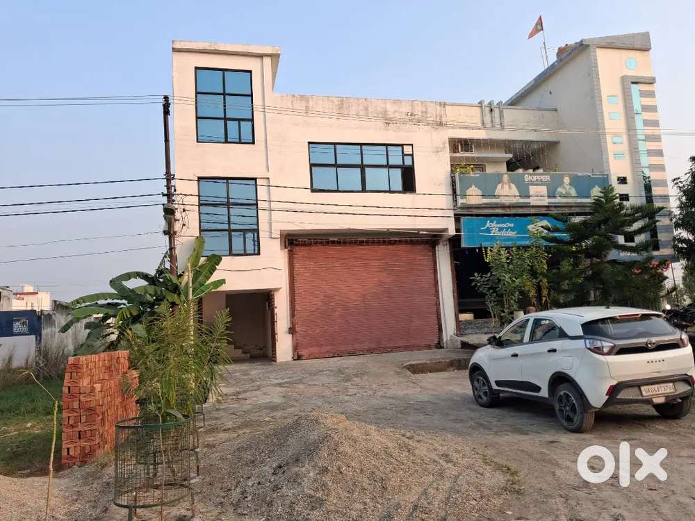 Spacious 1800 sq.ft. Commercial Hall for Rent on 100 Ft Road