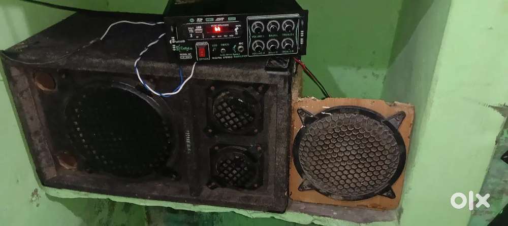 AMPLIFIER WITH SPEAKER REMOTE SHI CONDITION