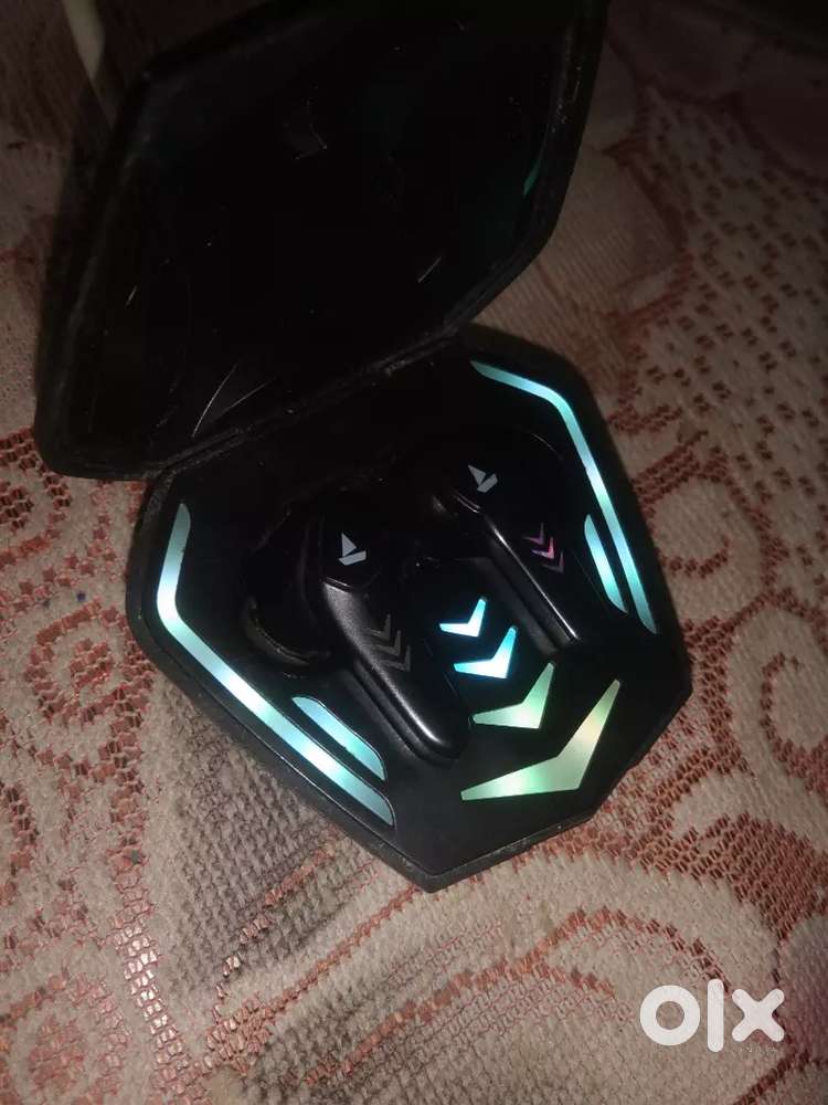 Wireless earbuds