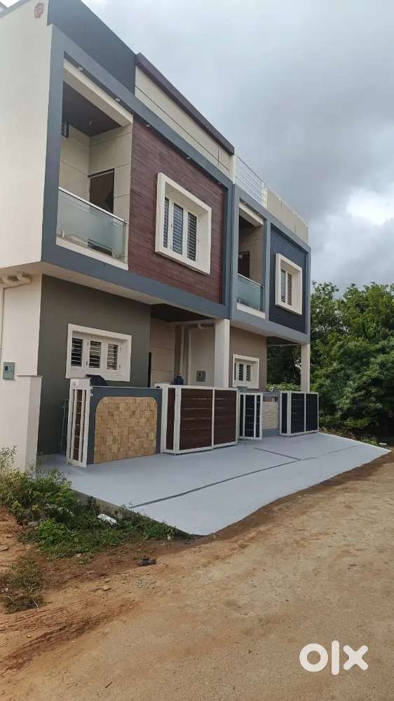 20/30 duplex house for sale all granite Italian kitchen doors