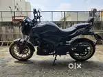 Dominar 400 black color