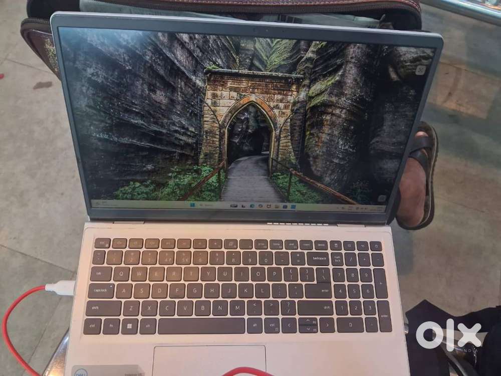 DELL INSPIRON 15 3520