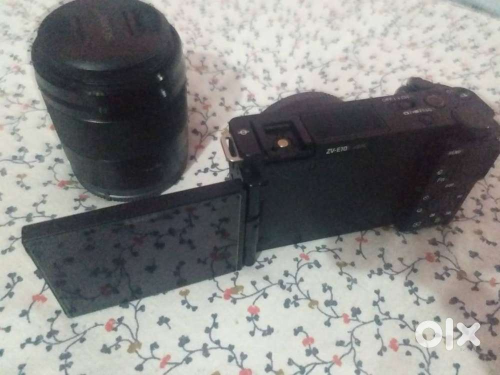 Sony zv e10 camera with lense
