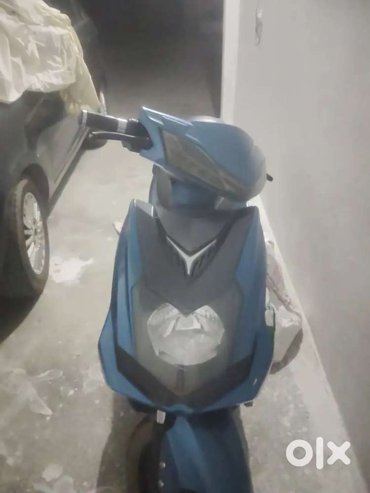 Very good condition we will less the rate but one litte side is broken