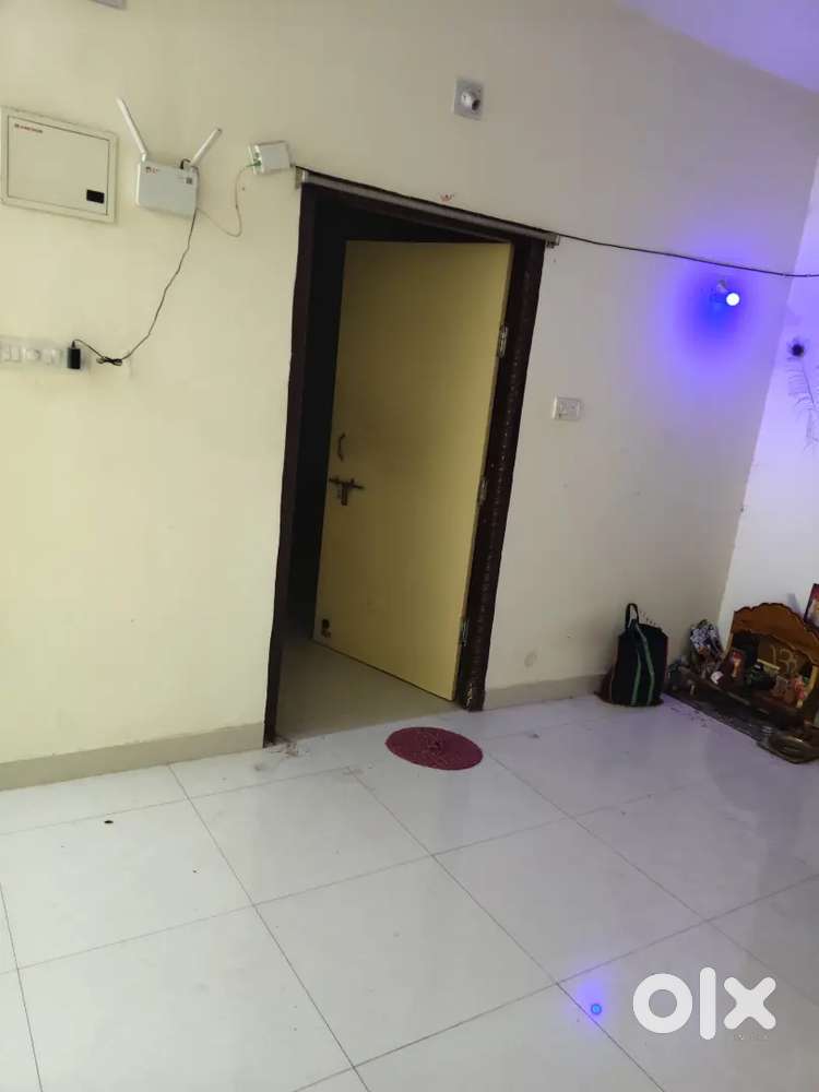 Looking for roommate...