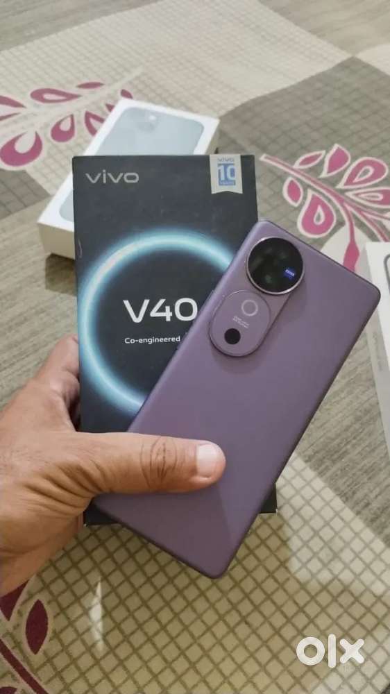 Vivo v40. 8 256 seld set in  warranty