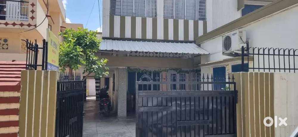 Independent house in karanpur . Best for pg coaching centre.