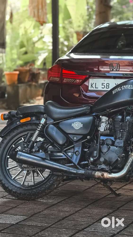 Thunderbird 350 modified to harley iron 883