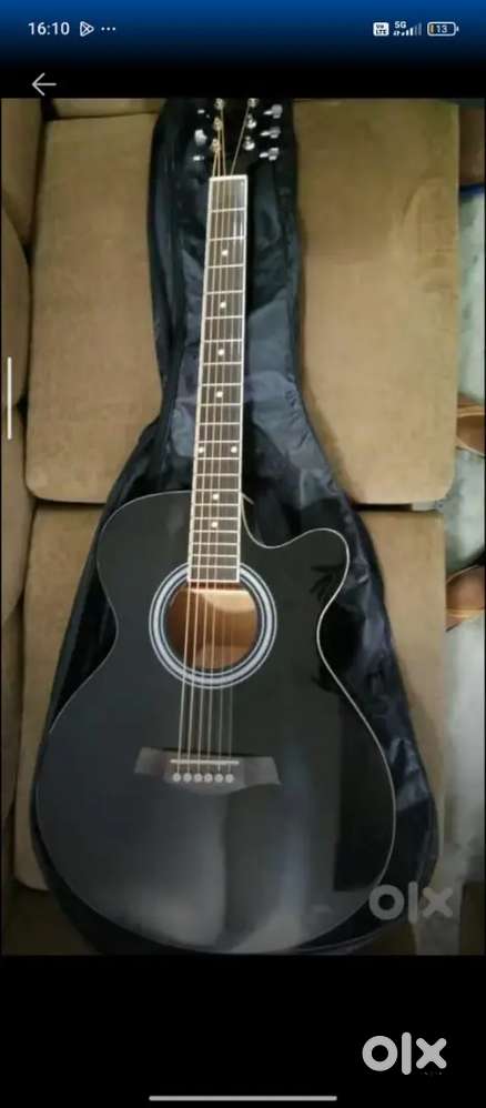BLACK GUITAR