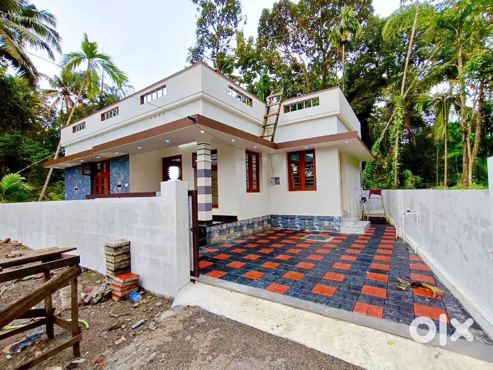 New ready to occupy 750sqft independent house for sale near Varapuzha