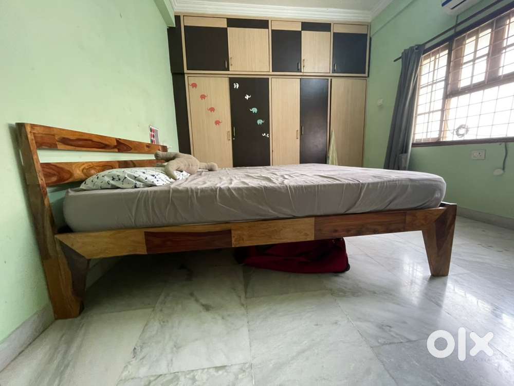 King size bed with matress