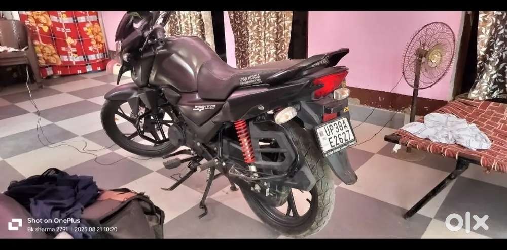 gadi me gps laga hua hai