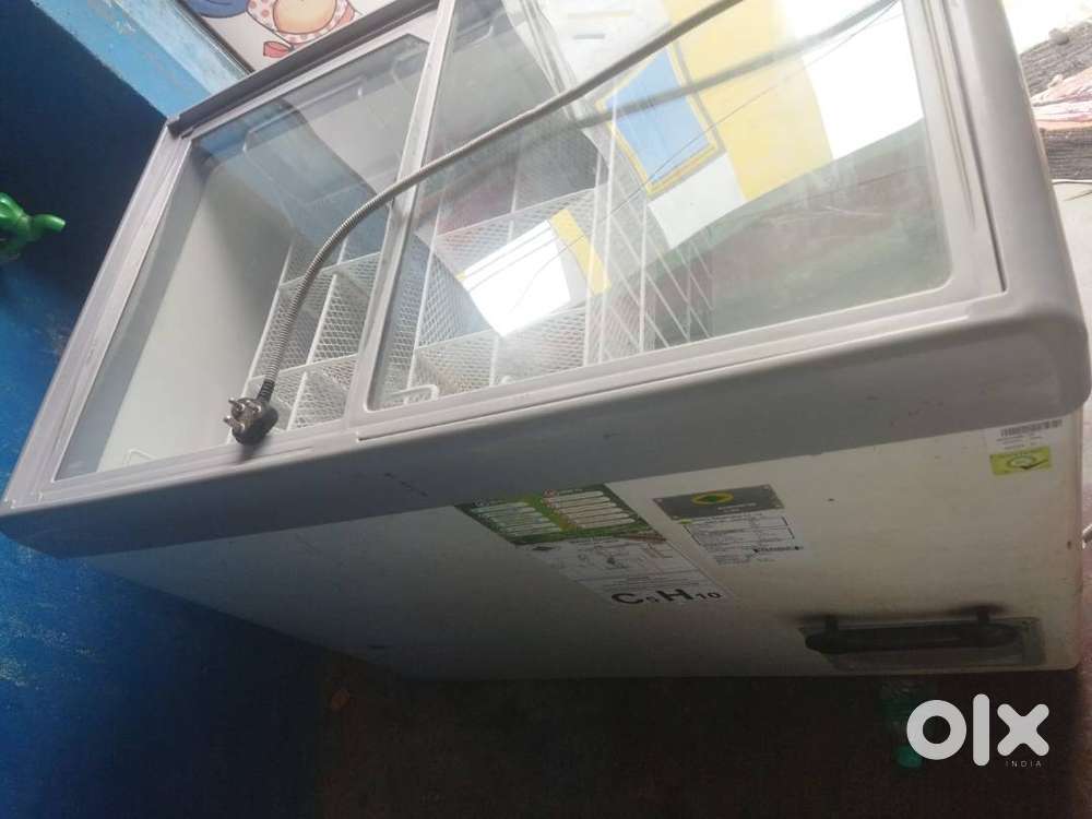 Western Display Freezer 320 litres Glass Top fridge