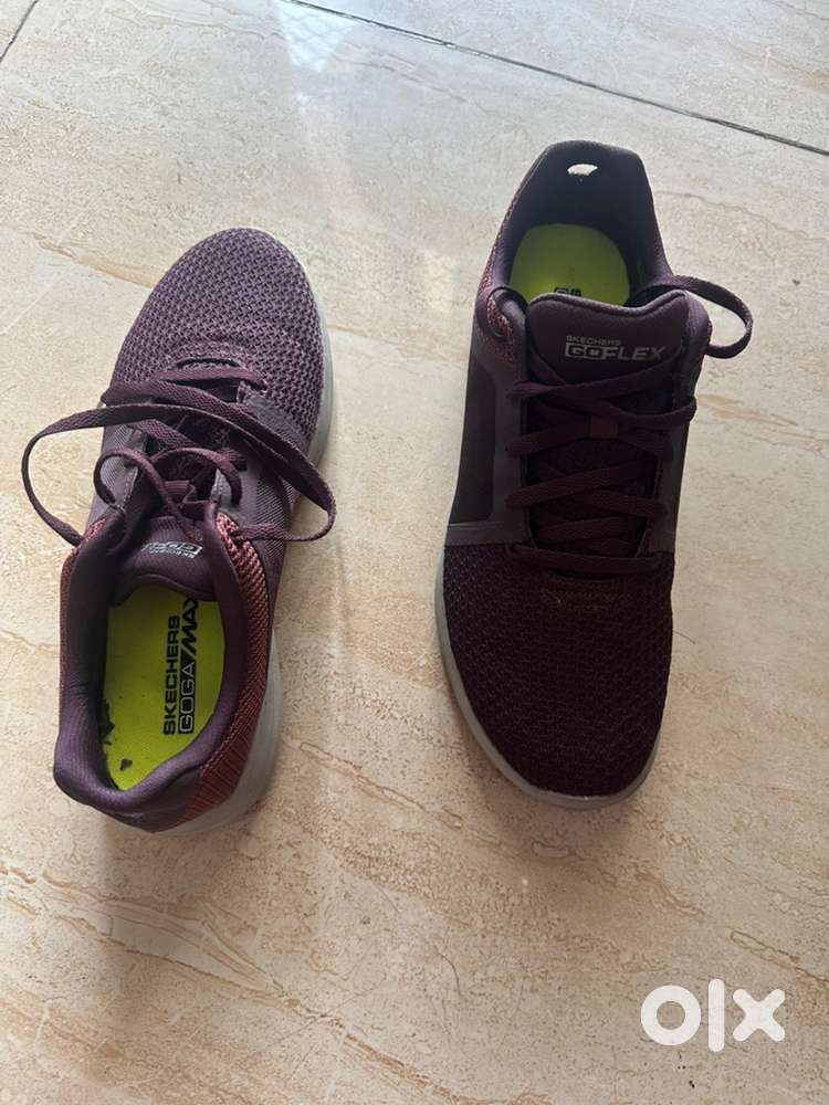 Shoes in extremely good condition. Apple watch SE2 (Nike edition)