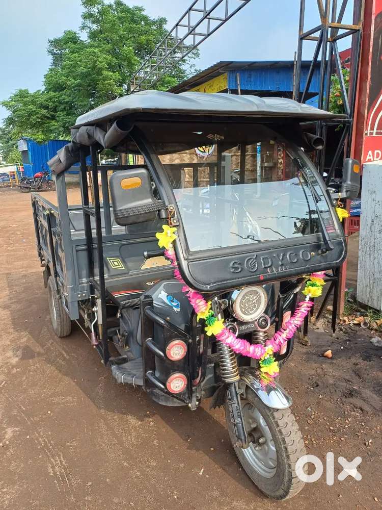 Loader Toto new condition, with lithium battery, 4mnth age only 1588km