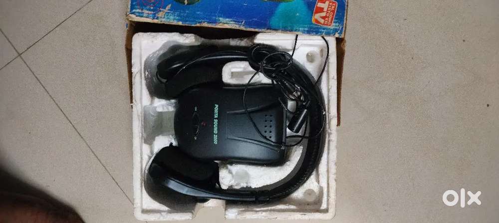 Wireless headphones and transmitter VHF