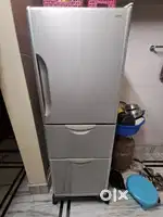 HITACHI  R-26SVND fridge. 306 litre