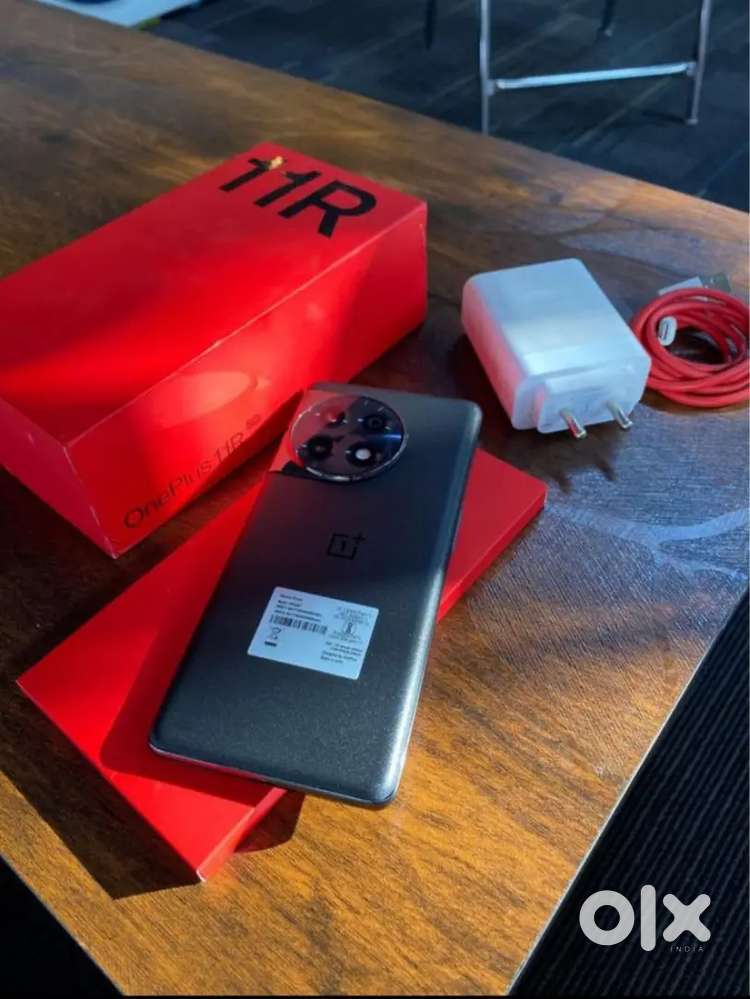 Oneplus 11 r 8gb 128 rom display little crack back panel was cracked