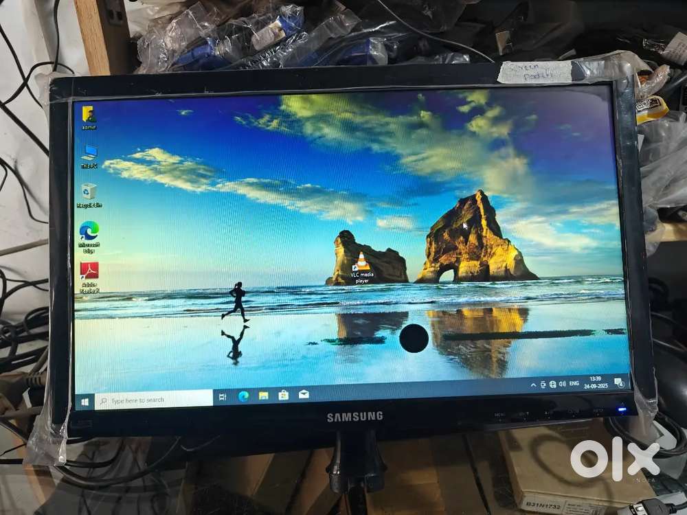 Samsung 19 inch LED monitor in Good working but small patch on screen