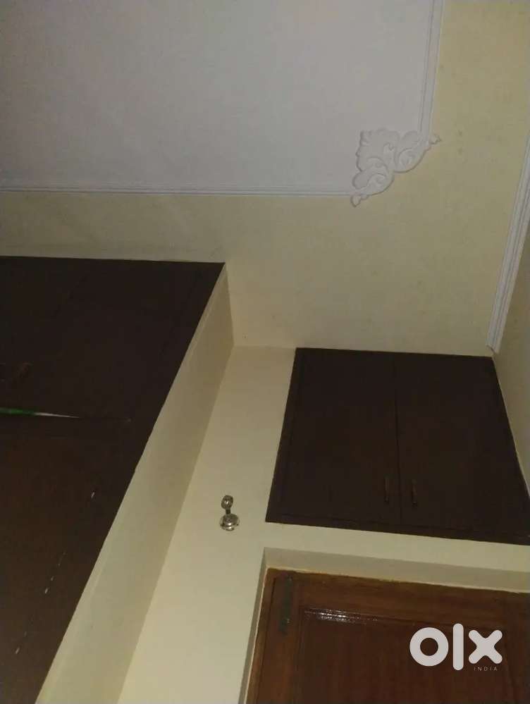 Roomate only for girls