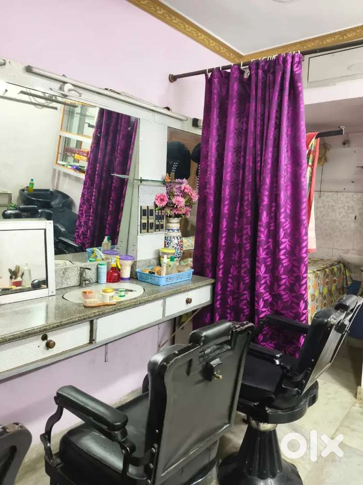 Semi furnished beauty parlour rent near santoshpur jora bridge @13000