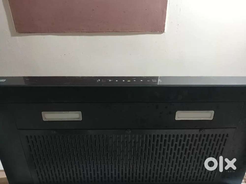 Hindware chimney 90 cm 4 months old