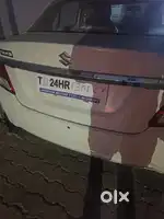 Taxi gaadi chlani hai