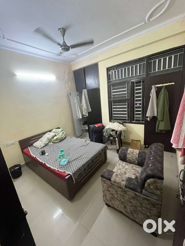 2 rooms available in 3 bhk 13k rent flat