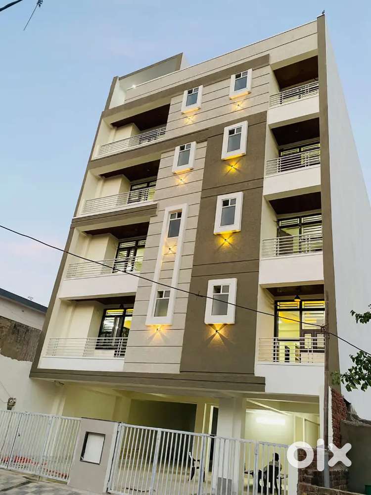 I am selling my super luxurious 3 BHK semi furnished  flat